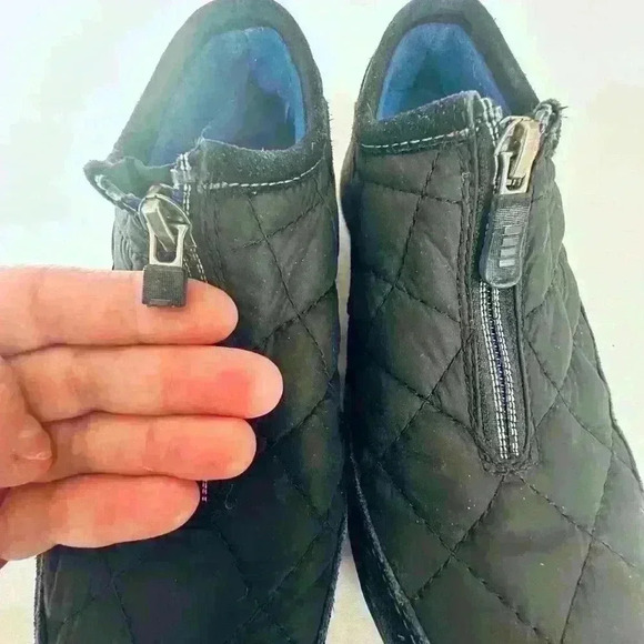 Land End size 7.5 black and royal blue shoes. - Picture 5 of 7